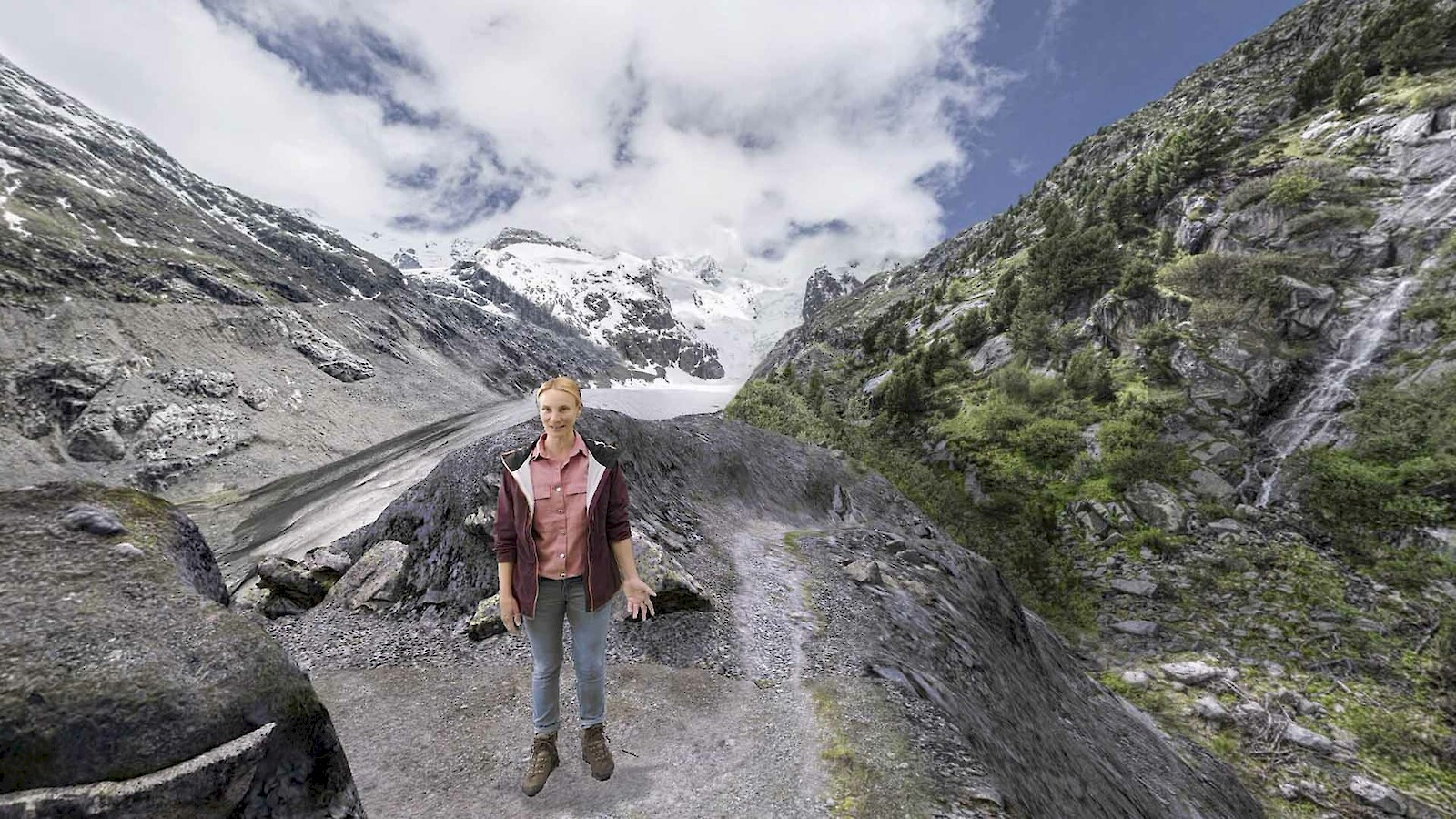 Unsere Tourführerin Ladina zeigt, wo überall Wasser in der Umgebung enthalten ist.