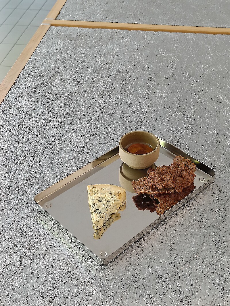 Serving cheese in Suisse Romande, Deli Social