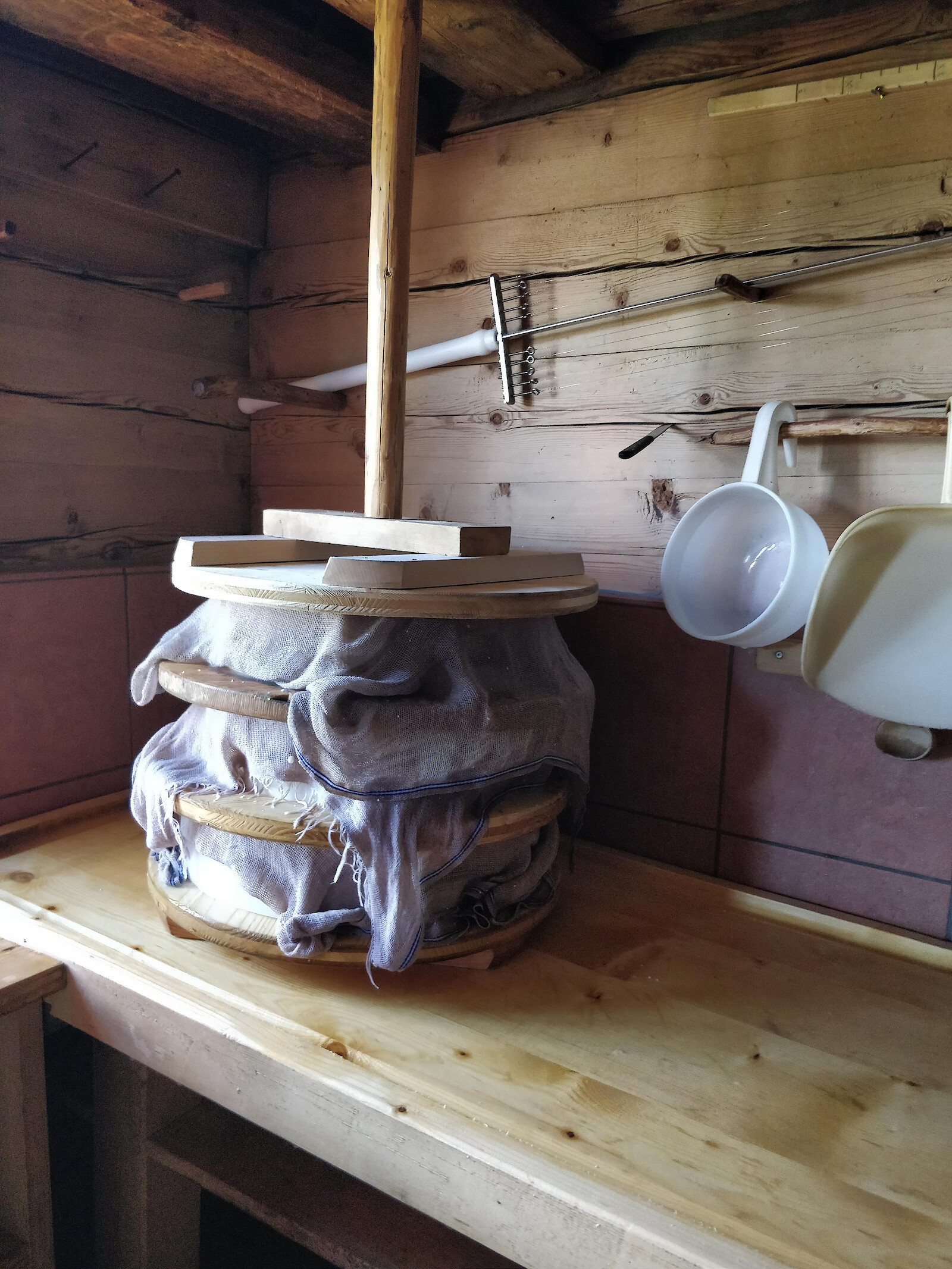Cheesemaking on Le Rubli mountain