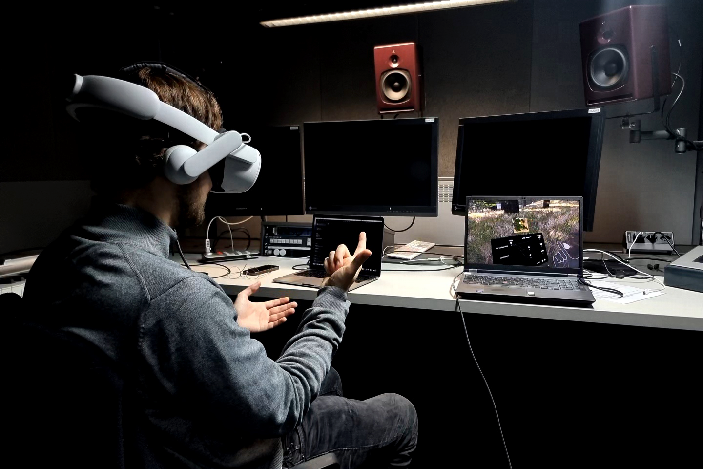 Testen des VR-Prototypen mit dem Entwickler Jonas Füllemann.