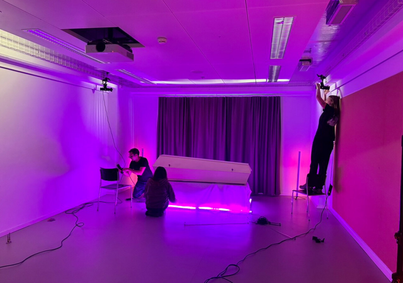 Farewellspheres-Archive –A practice-based design research experiment on the creation of atmospheres in viewing rooms (spaces of the laid-out dead)